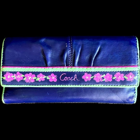 Coach Upcycled wallet in leather and whole new look!! Beautiful and classy - Picture 1 of 10